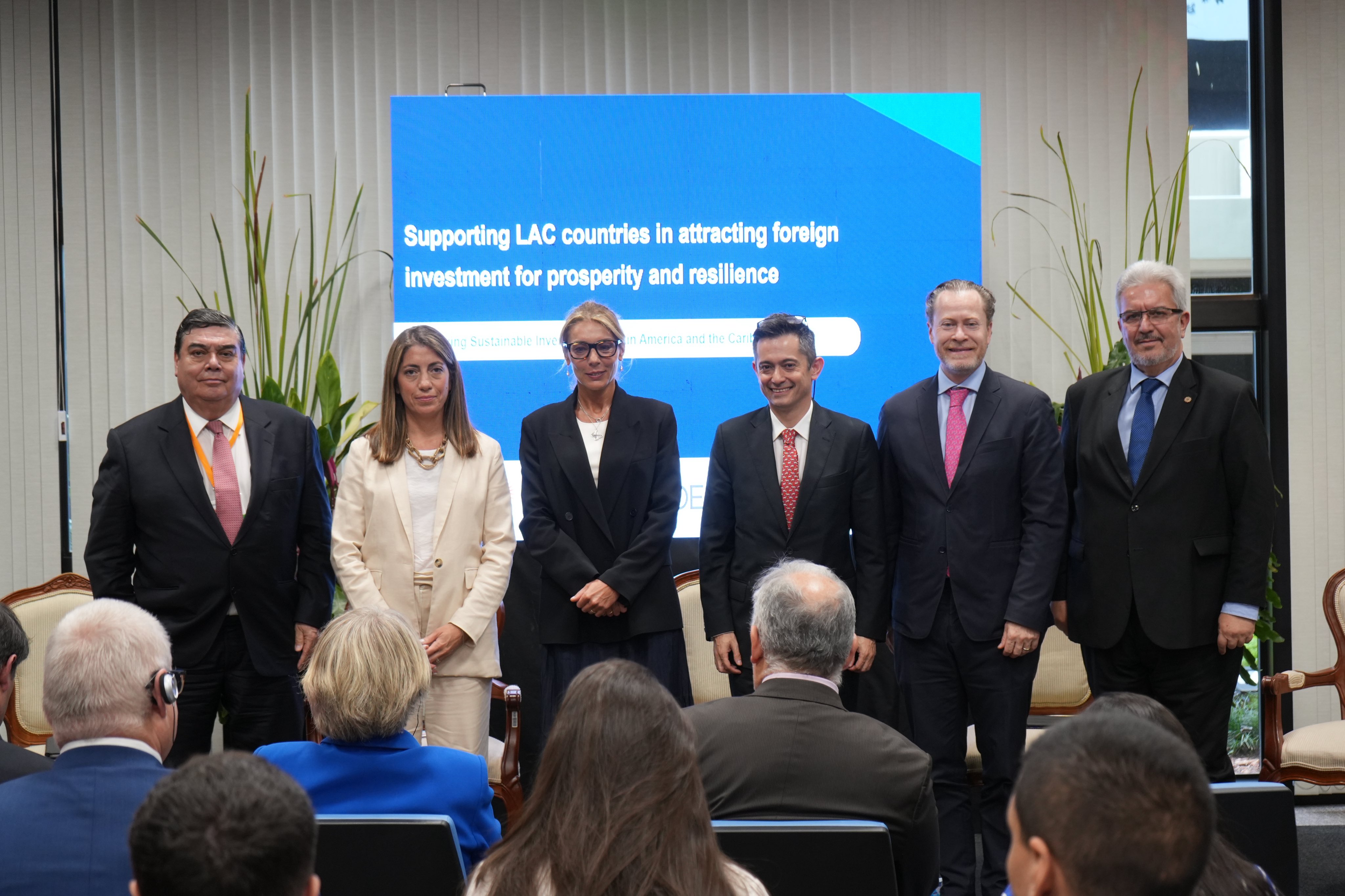 Left to right: our Executive Board Member and SONAMI's Alberto Salas, Cámara Argentina de Comercio y Servicios (CAC)'s Virginia Marinsalta, OECD's Silvia da Rin Pagnetto, Mastercard's Javier Gamboa, OECD's José Antonio Ardavin and Union Industrial Paraguaya (UIP)'s Enrique Duarte at our side event with the OECD at the OECD's Third Ministerial Summit on Governance.