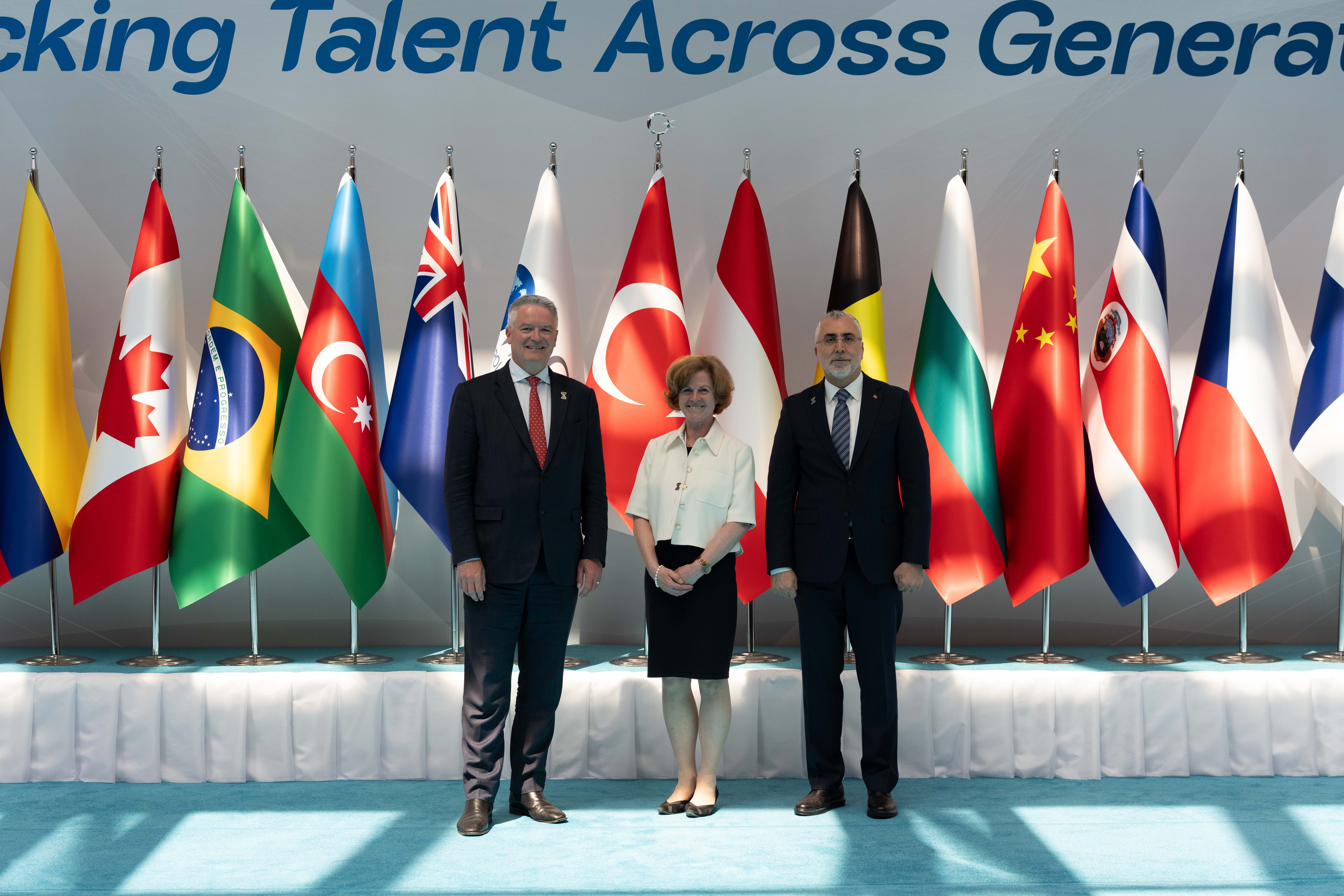 OECD_260427_SKILLS_SUMMIT_GROUP_PHOTO-35
