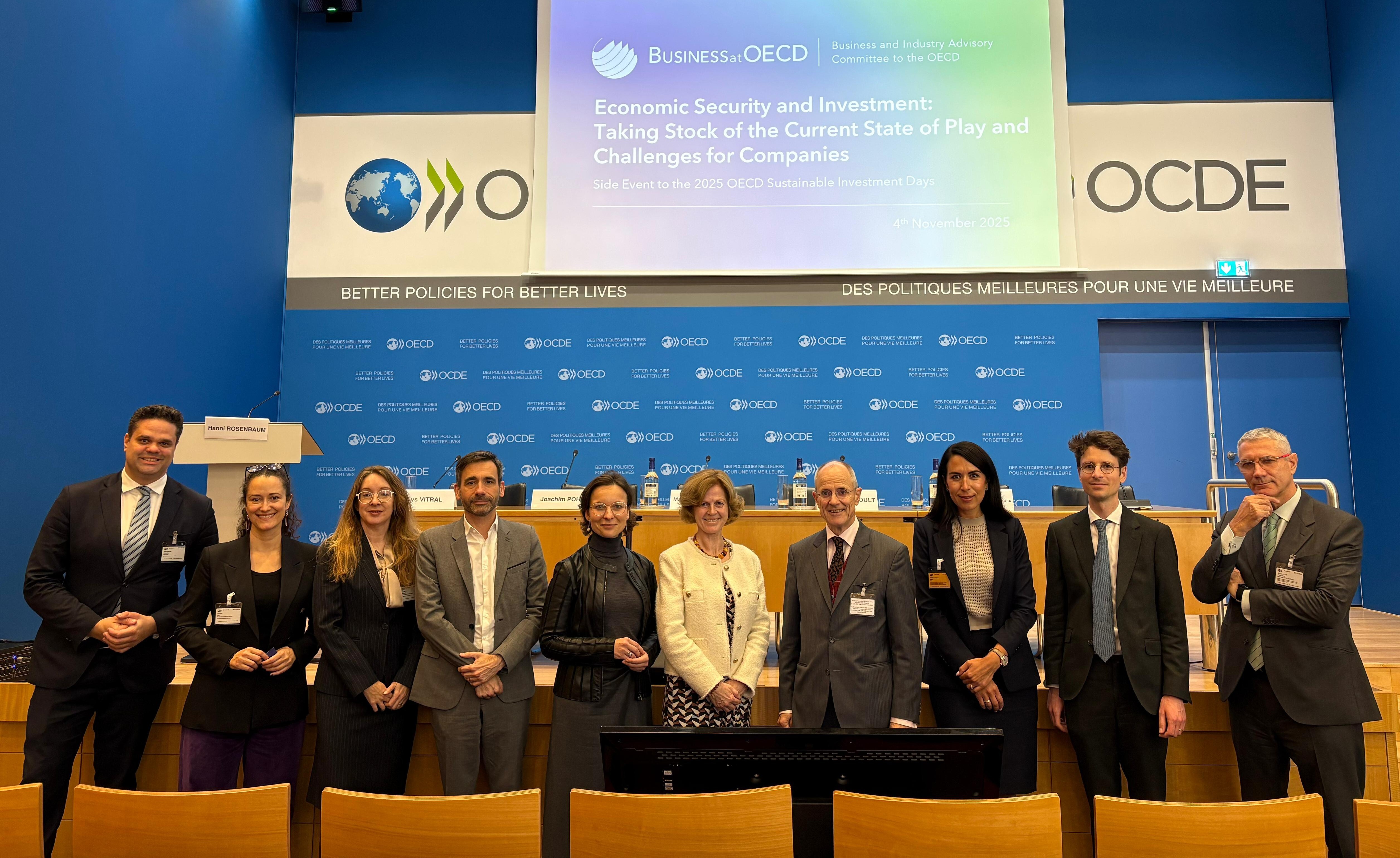 From left to right: Siemens' Christian Hoffman, MEDEF's Lys Vitral, Intel's Kimberley Schmitt, Sanofi's David Elvira Martinez, Pernod Ricard's Darya Galperina, our Executive Director Hanni Rosenbaum, our Investment Committee Chair Winand Quaedvlieg, European Commission's Maria Nedelcheva, France's Thomas Ernoult, and Enagás' Francisco de la Flor García.