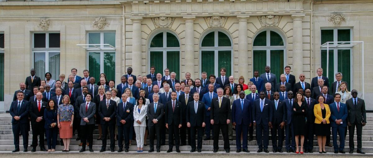 oecd-mcm-2022-family-photo